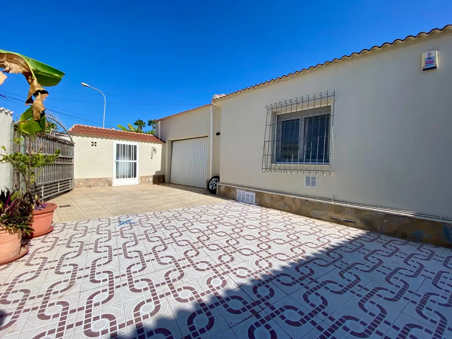 Vista exterior de Casa o xalet en venda en Rojales amb Aire condicionat, Calefacció i Jardí privat