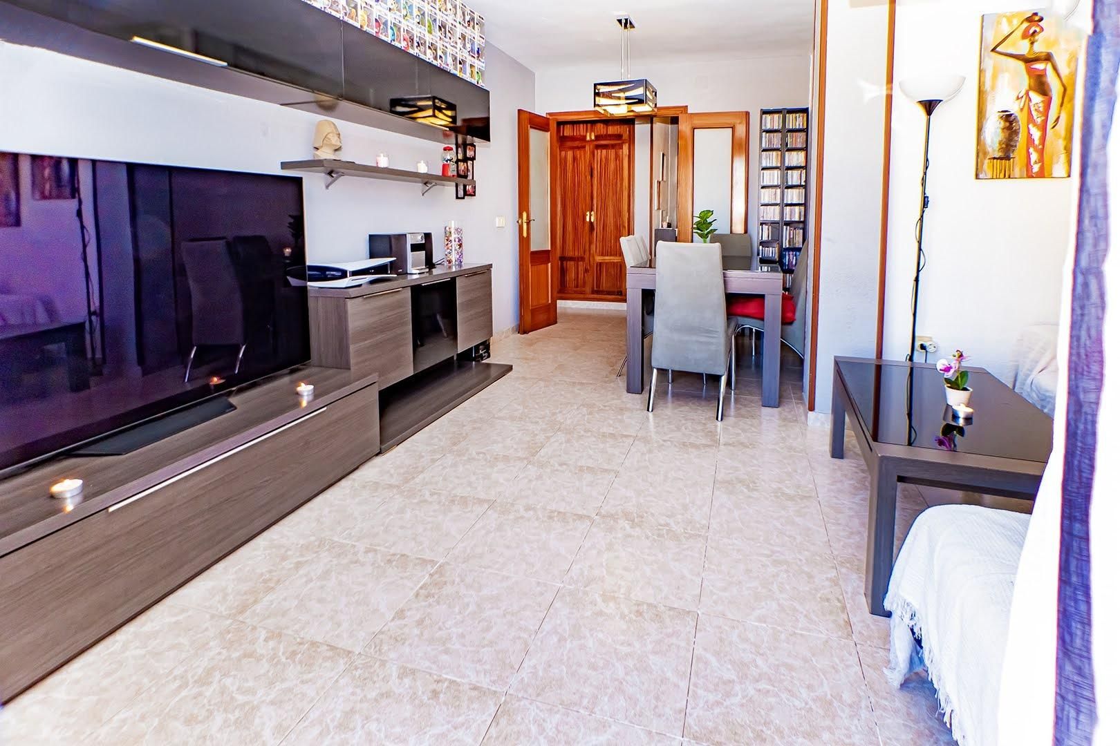 Wohnzimmer von Wohnung zum Verkauf in  Almería Capital mit Klimaanlage, Heizung und Terrasse