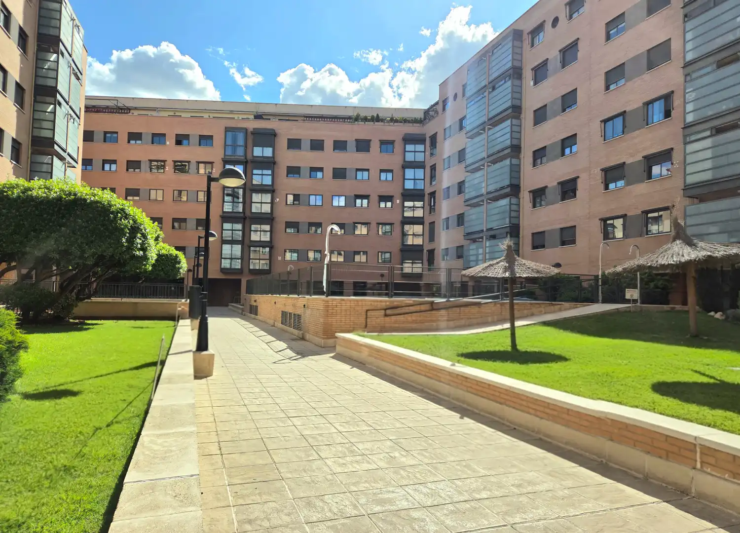 Vista exterior de Piso en venta en Madrid con Aire acondicionado, Calefacción y Jardín privado