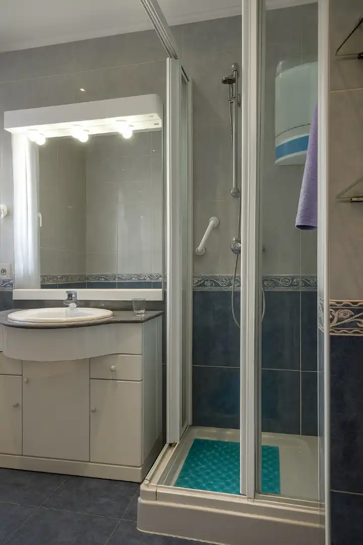 Badezimmer von Wohnung zur Miete in Santander mit Heizung, Möbliert und Ofen