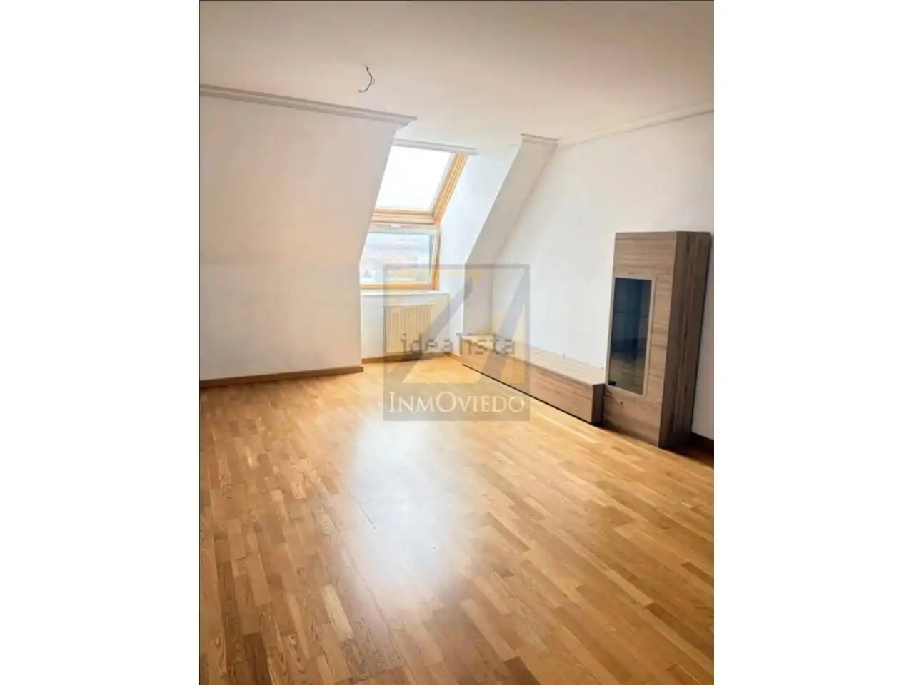 Sala d'estar de Àtic en venda en Oviedo  amb Calefacció i Traster