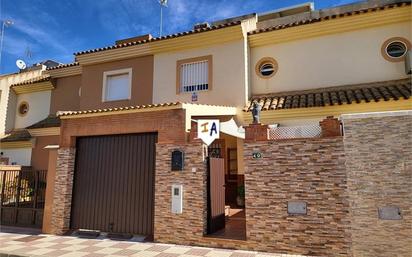 Vista exterior de Casa adosada en venda en Fuente de Piedra amb Aire condicionat