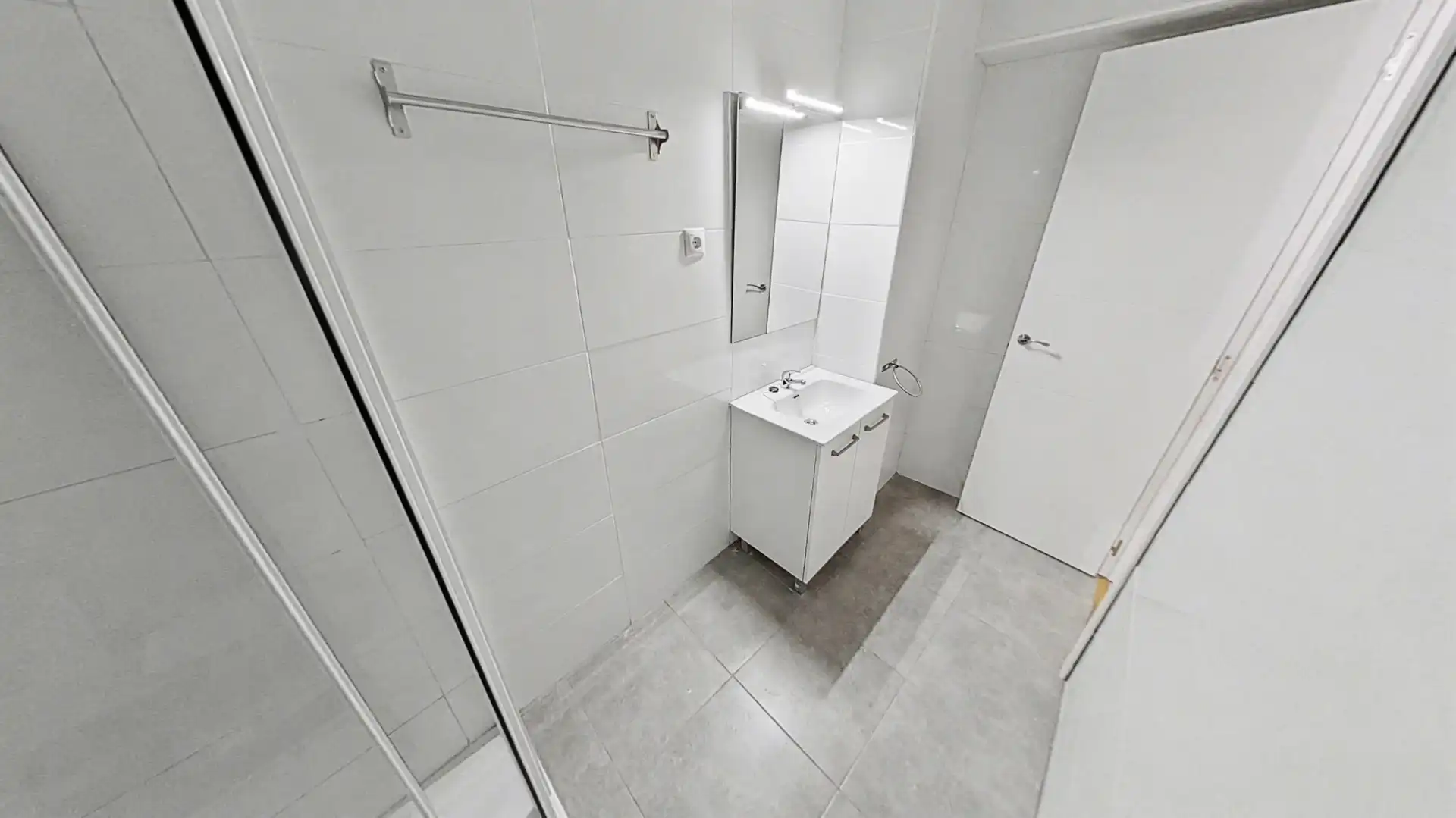 Bathroom of Flat for rent in Madrid  with Oven and Pets allowed