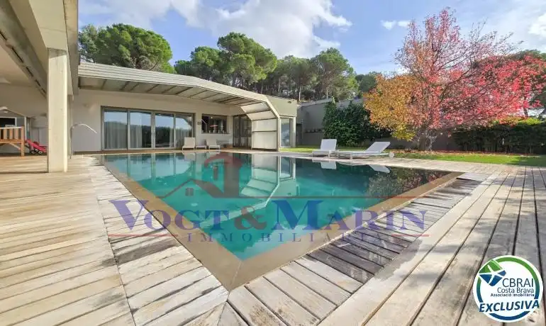 Piscina de Casa o xalet en venda en La Jonquera amb Aire condicionat, Calefacció i Jardí privat