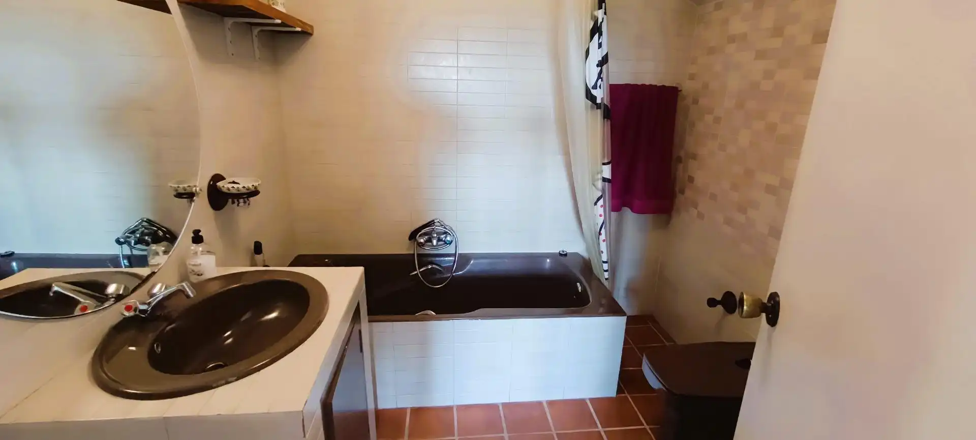 Bany de Casa o xalet en venda en Oleiros amb Calefacció, Terrassa i Balcó