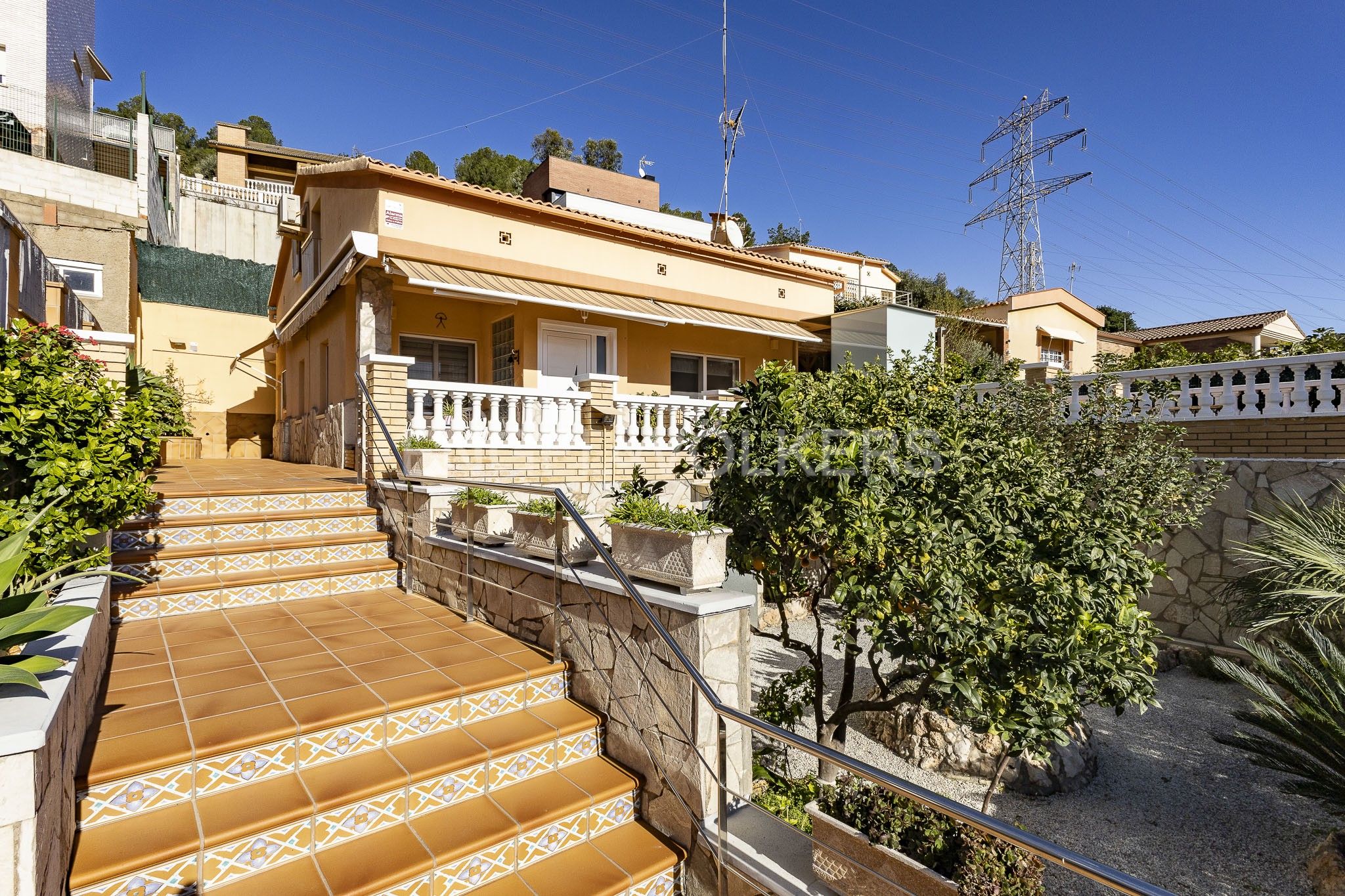 Vista exterior de Casa o xalet en venda en Sant Boi de Llobregat amb Aire condicionat, Calefacció i Jardí privat