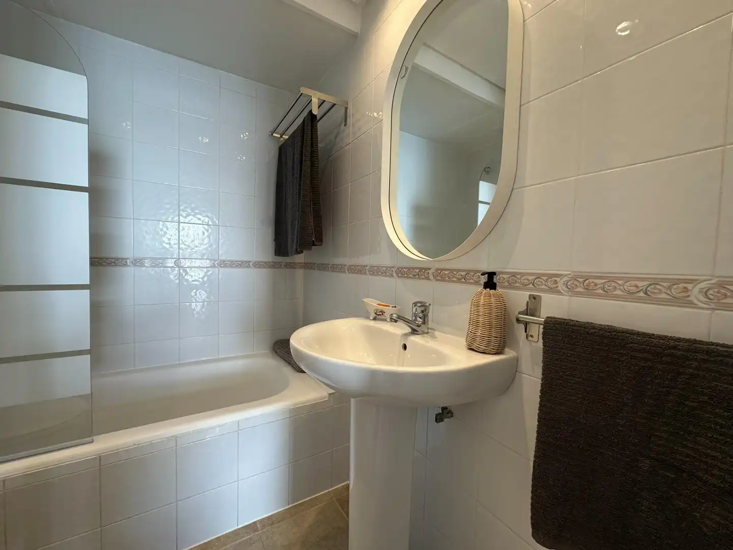 Bathroom of Apartments for rent in Fuengirola  with Air Conditioner, Terrace and Furnished
