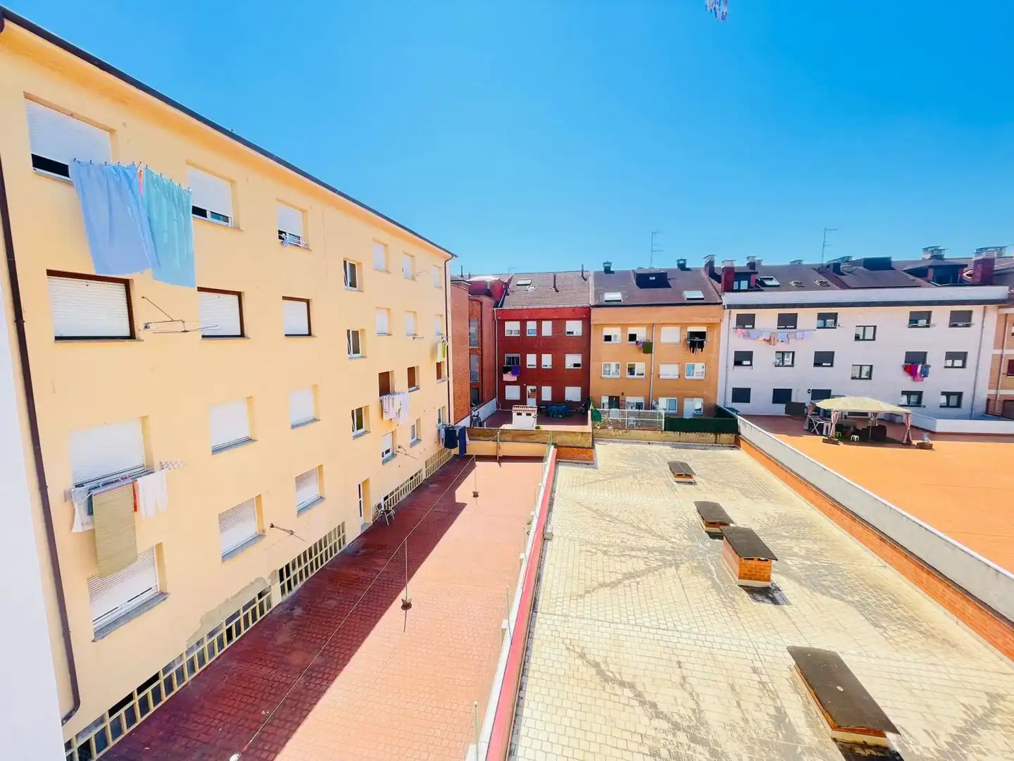 Vista exterior de Apartament en venda en Gijón  amb Calefacció i Traster
