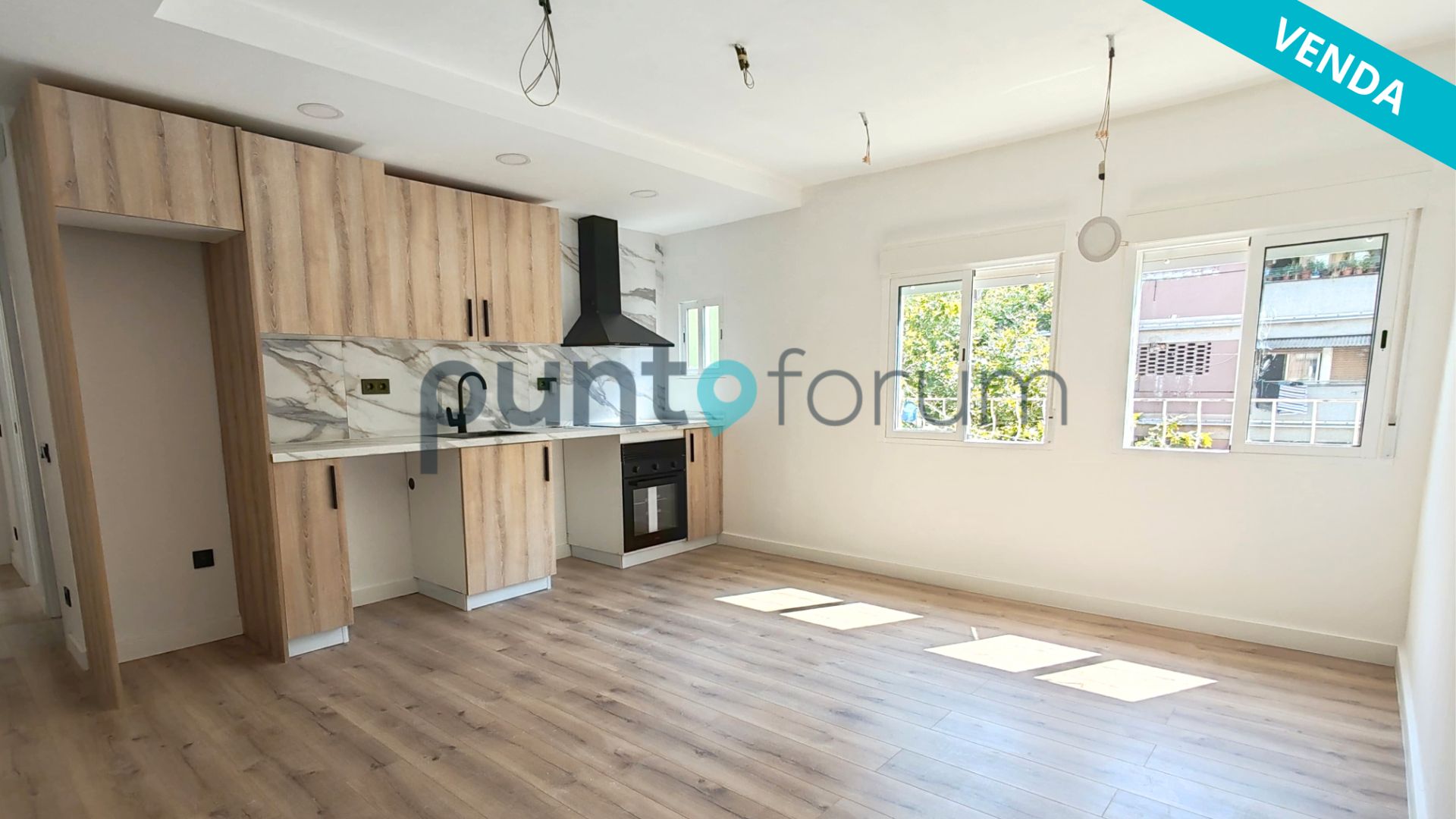 Bedroom of Flat for sale in  Barcelona Capital  with Parquet flooring and Oven
