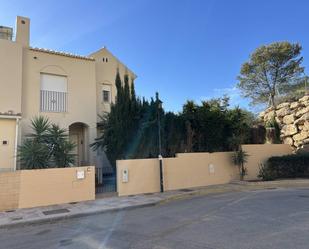 Vista exterior de Casa o xalet de lloguer en El Ejido amb Jardí privat, Terrassa i Piscina