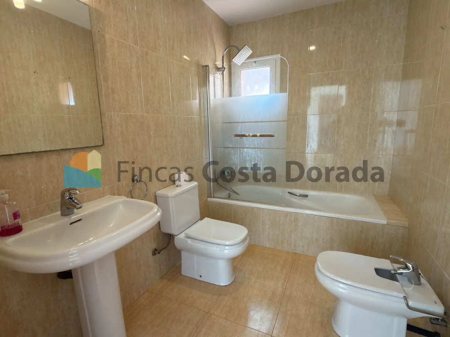 Bany de Casa o xalet en venda en Cubelles amb Aire condicionat, Calefacció i Jardí privat