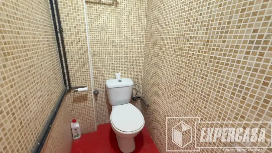 Badezimmer von Geschaftsraum zur Miete in Valencia mit Klimaanlage und Terrasse