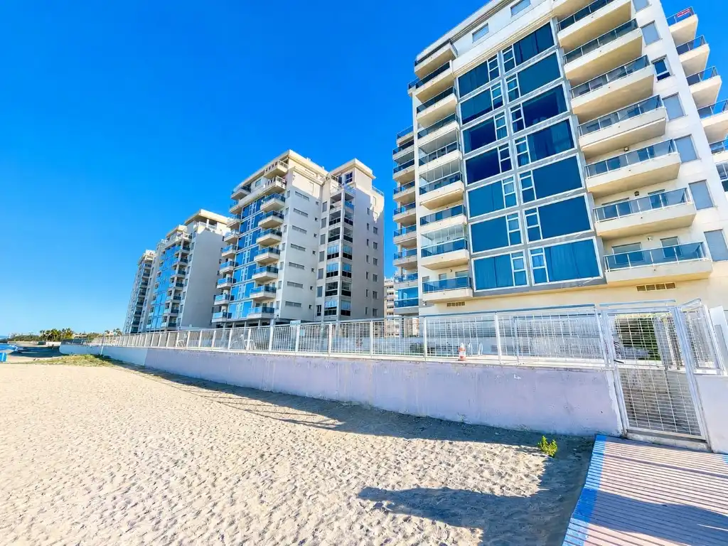 Vista exterior de Apartament en venda en La Manga del Mar Menor amb Aire condicionat, Calefacció i Terrassa