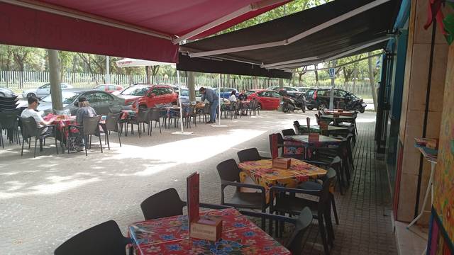 Local comercial en Alquiler en Urbanización Parque Flores, 2 en Pino Montano - Consolación