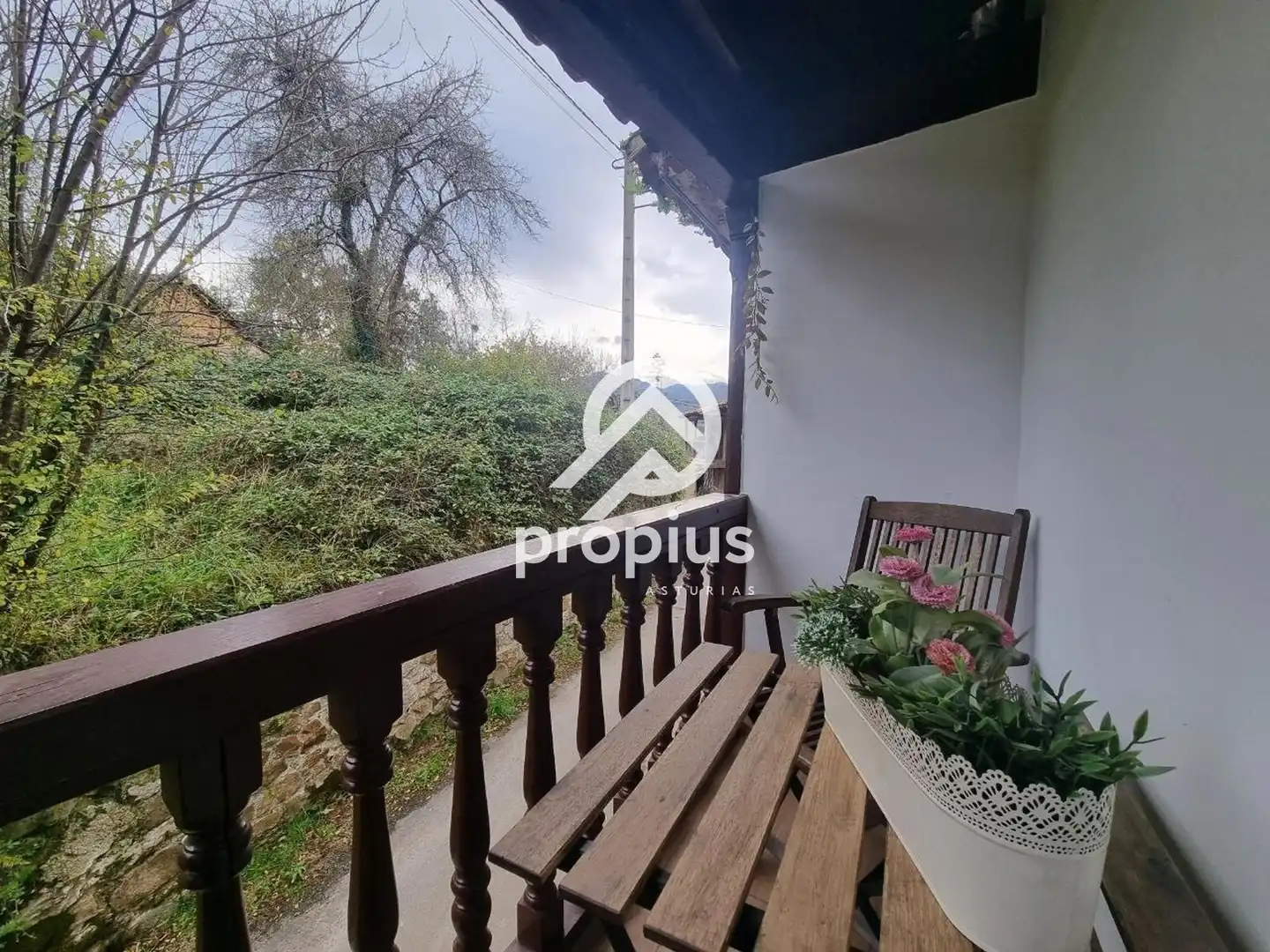 Terrasse von Einfamilien-Reihenhaus zum Verkauf in Cangas de Onís mit Heizung und Terrasse