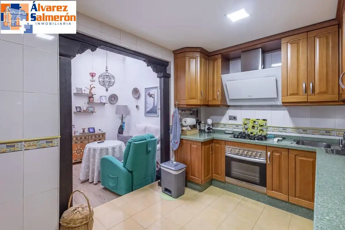 Kitchen of Houses for sale in Granada  with Air Conditioner, Heating and Terrace