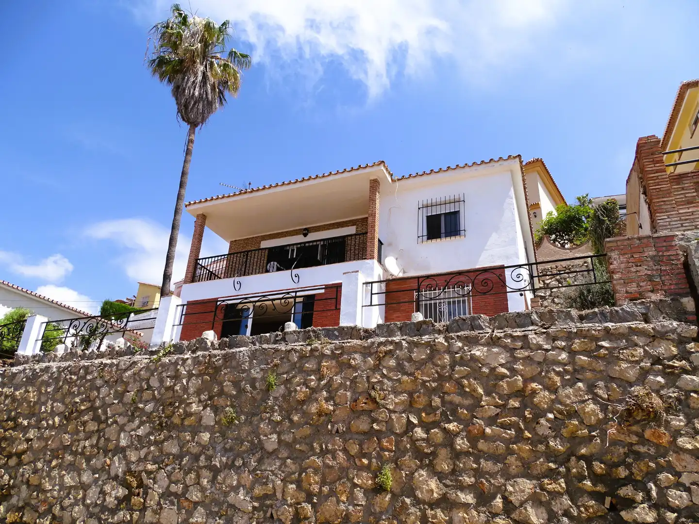 Vista exterior de Casa o chalet en venta en Rincón de la Victoria con Jardín privado y Amueblado