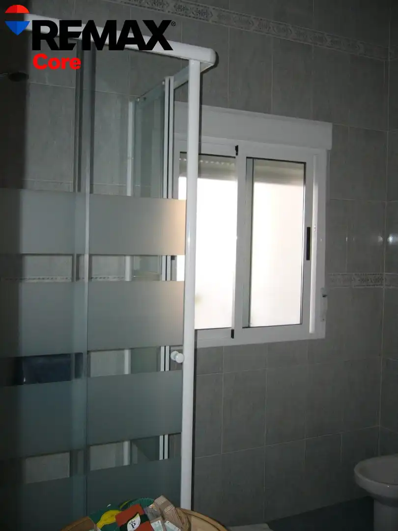 Bany de Casa o xalet en venda en Orellana la Vieja amb Aire condicionat, Terrassa i Balcó