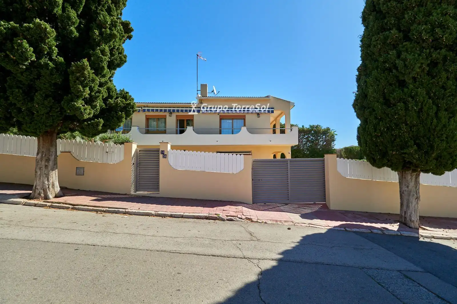 Vista exterior de Casa o chalet en venta en El Vendrell con Calefacción, Terraza y Piscina