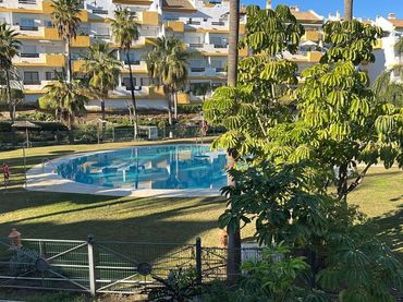 Flat with pool for sale in Urbanizacion Cortijo Colorado 12