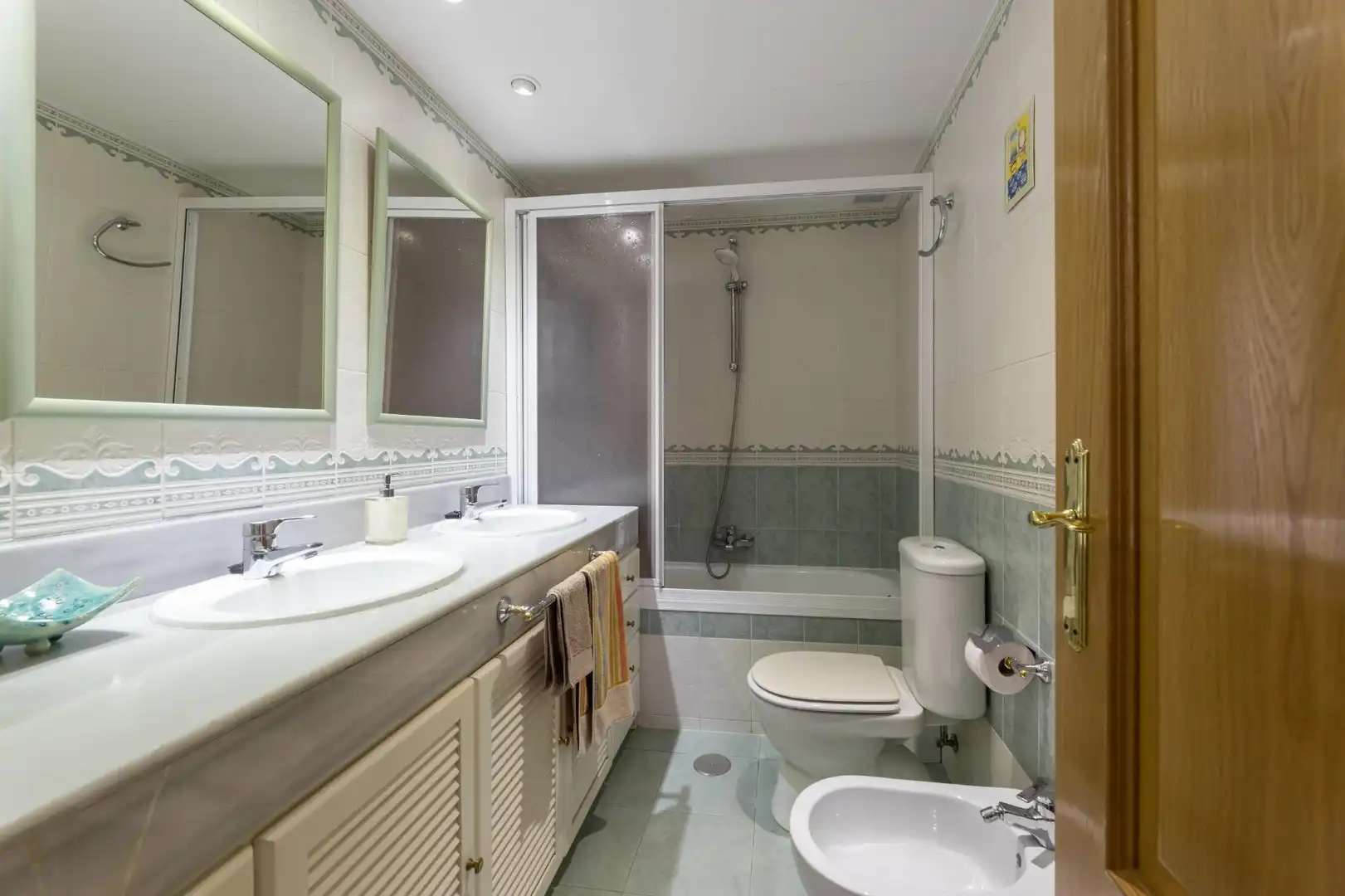 Bathroom of Flat for sale in Tres Cantos  with Heating, Parquet flooring and Storage room