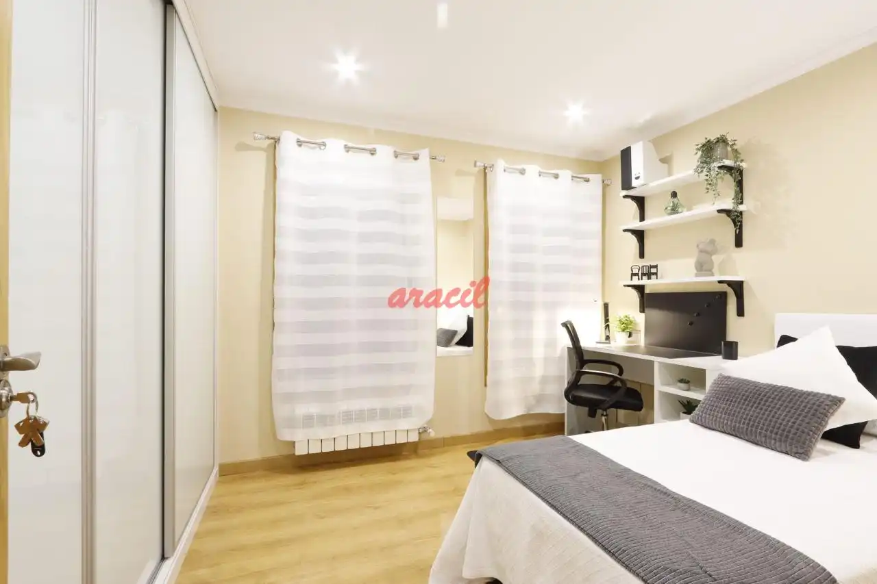 Habitación de Piso en venta en Ourense Capital  con Calefacción, Trastero y Amueblado