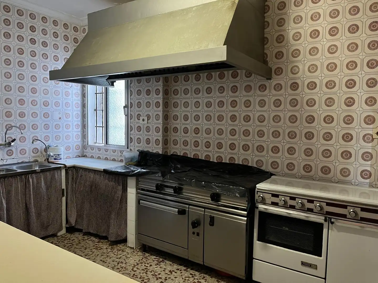 Cuina de Local en venda en Puerto Real amb Moblat