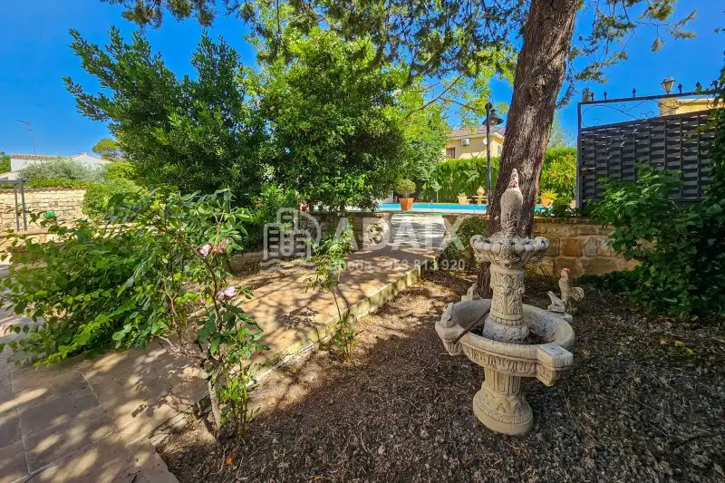 Garden of Houses for sale in Úbeda  with Air Conditioner, Heating and Terrace