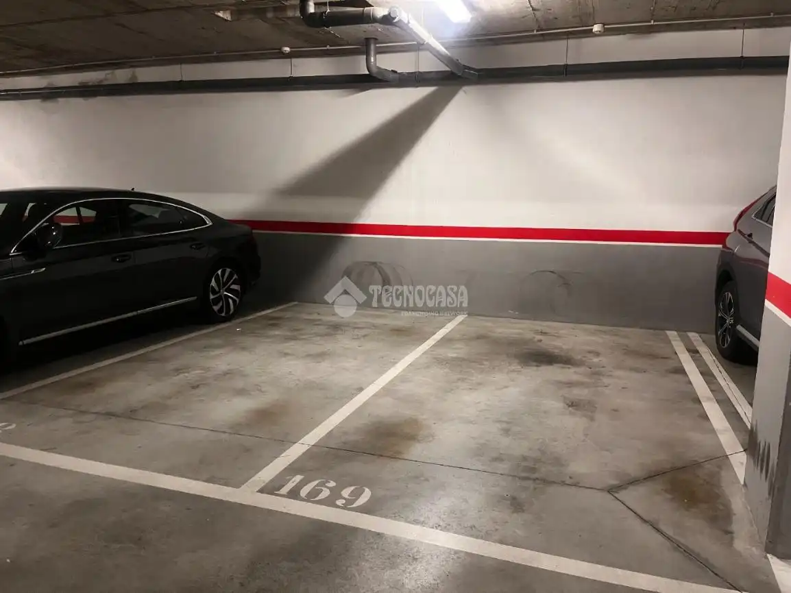 Parking de Piso en venta en Navalcarnero con Aire acondicionado, Trastero y Piscina comunitaria