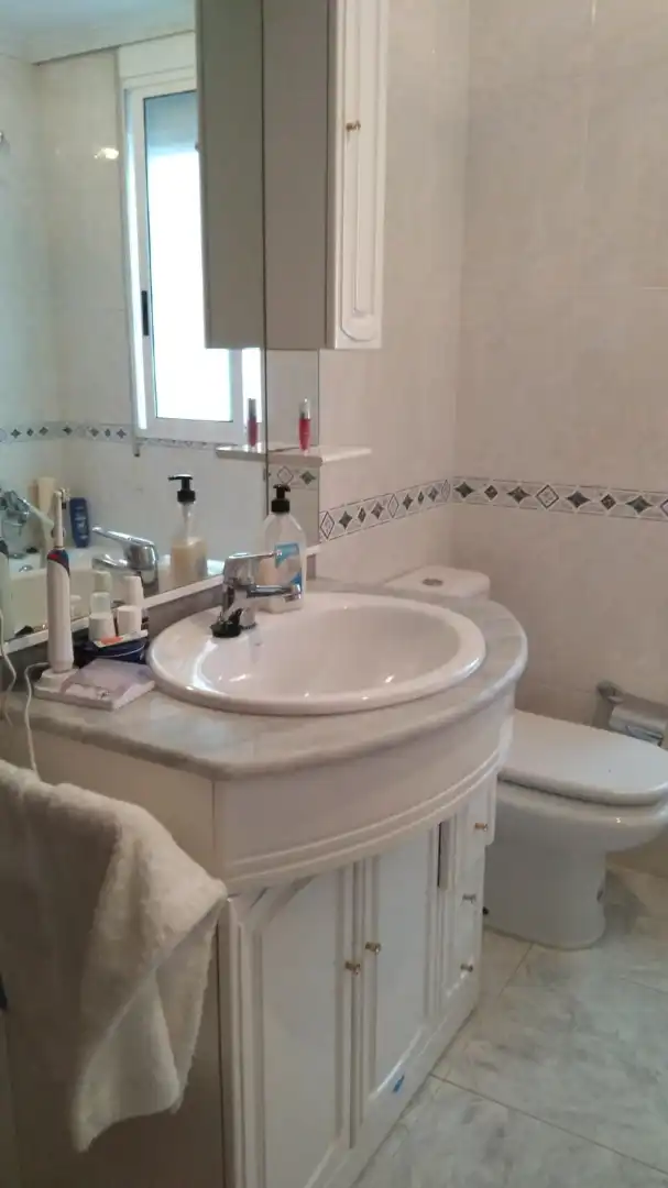 Bathroom of Flat for rent in Santiago de Compostela   with Furnished