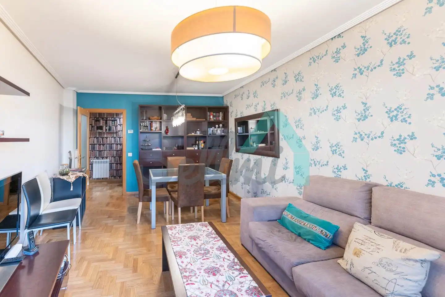 Sala de estar de Piso en venta en Oviedo  con Calefacción, Parquet y Trastero