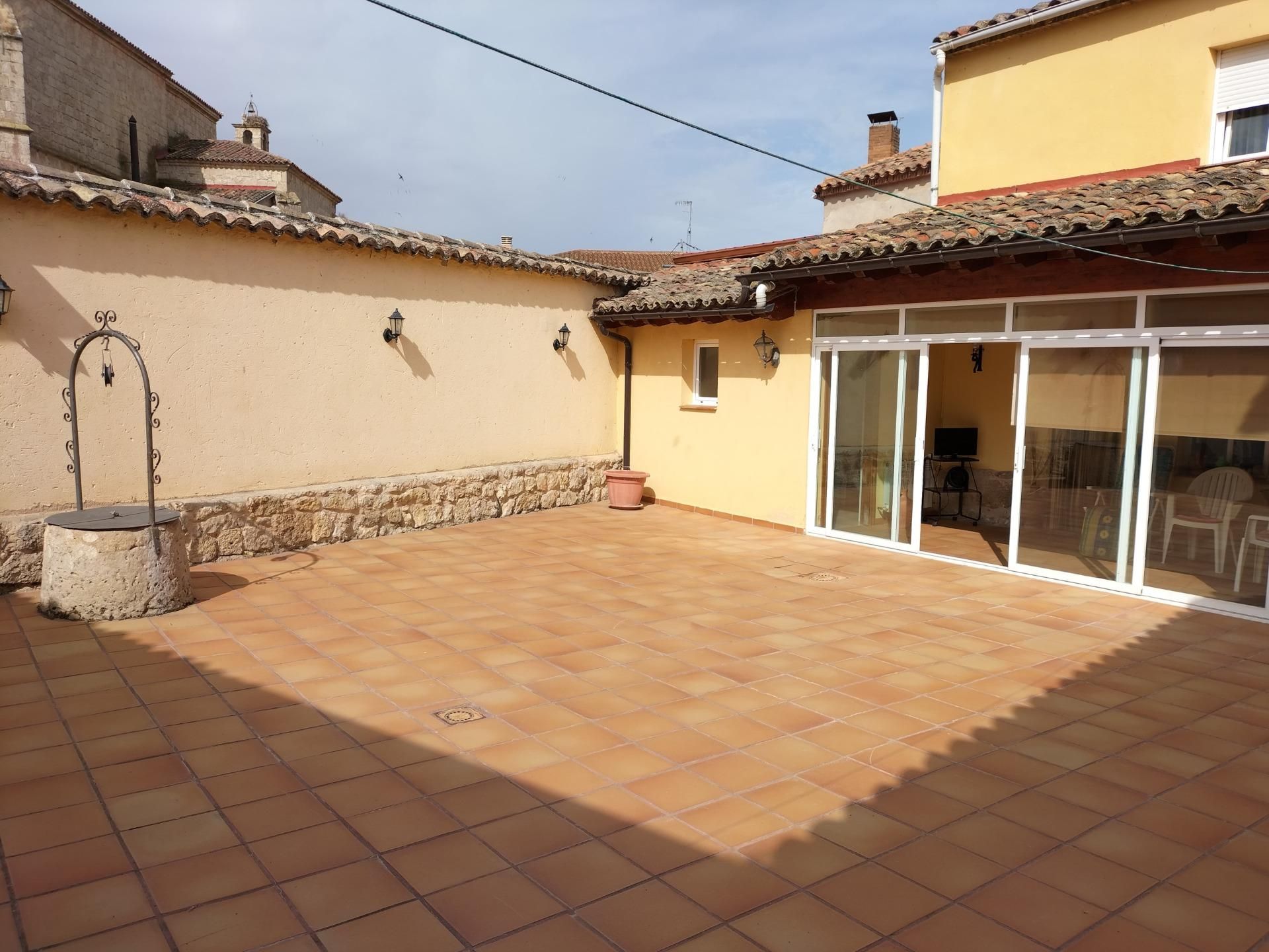 Terrassa de Casa o xalet en venda en Monzón de Campos amb Traster
