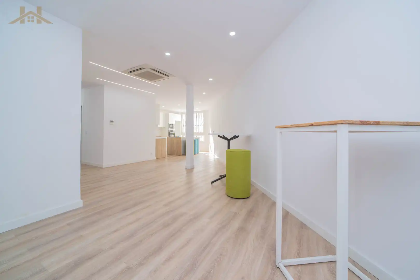 Flat for sale in Pinto  with Air Conditioner, Heating and Oven