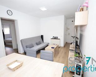 Sala d'estar de Pis en venda en  Madrid Capital amb Calefacció, Parquet i Forn