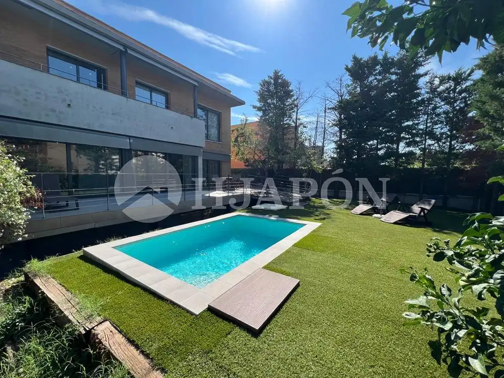 Piscina de Casa o chalet en venta en Alella con Aire acondicionado, Calefacción y Jardín privado