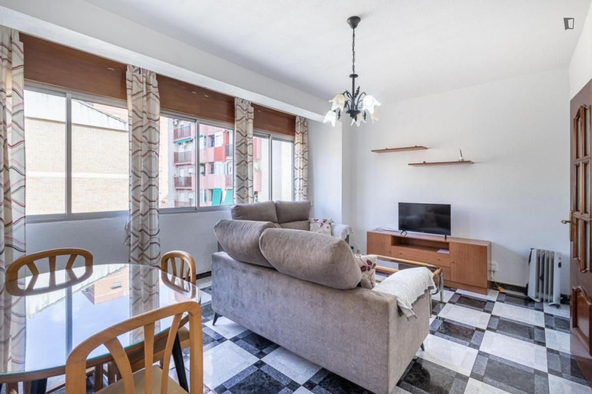 Exterior view of Apartment to rent in  Granada Capital  with Furnished, Oven and Washing machine