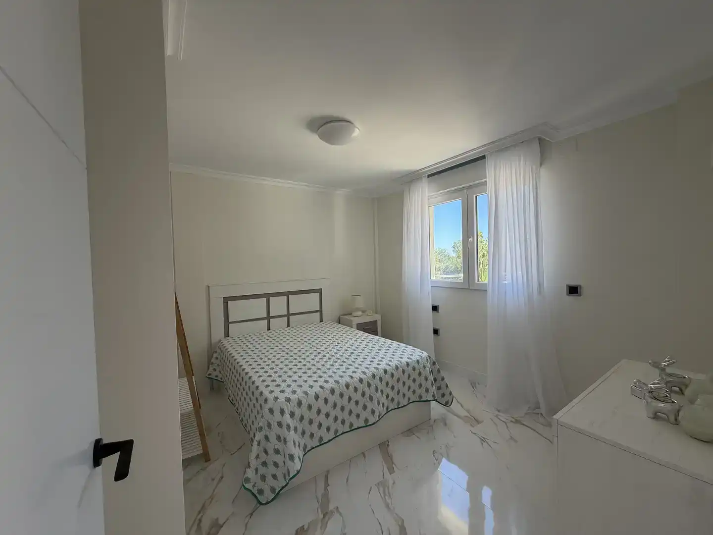 Dormitori de Casa o xalet en venda en Altea amb Aire condicionat, Piscina i Balcó