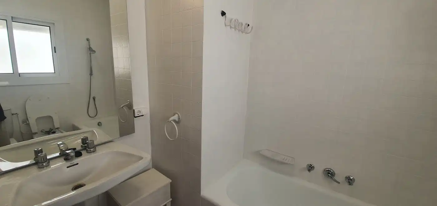 Badezimmer von Wohnung zur Miete in Mollerussa mit Klimaanlage, Terrasse und Möbliert