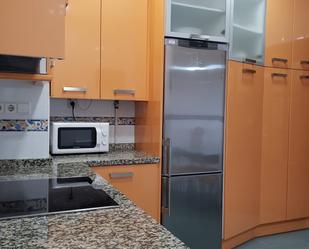 Cuina de Apartament de lloguer en Gijón  amb Calefacció, Parquet i Moblat