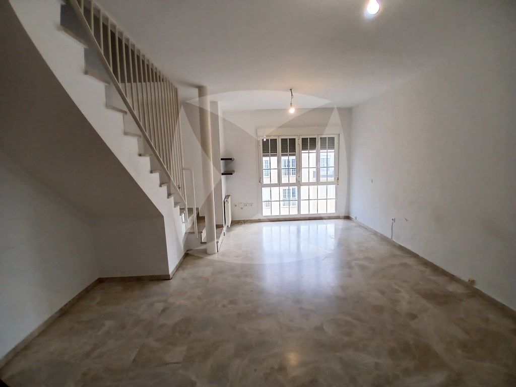 Ático de alquiler en Calle Julia Urdiain Zubelzu, Avenida Elvas