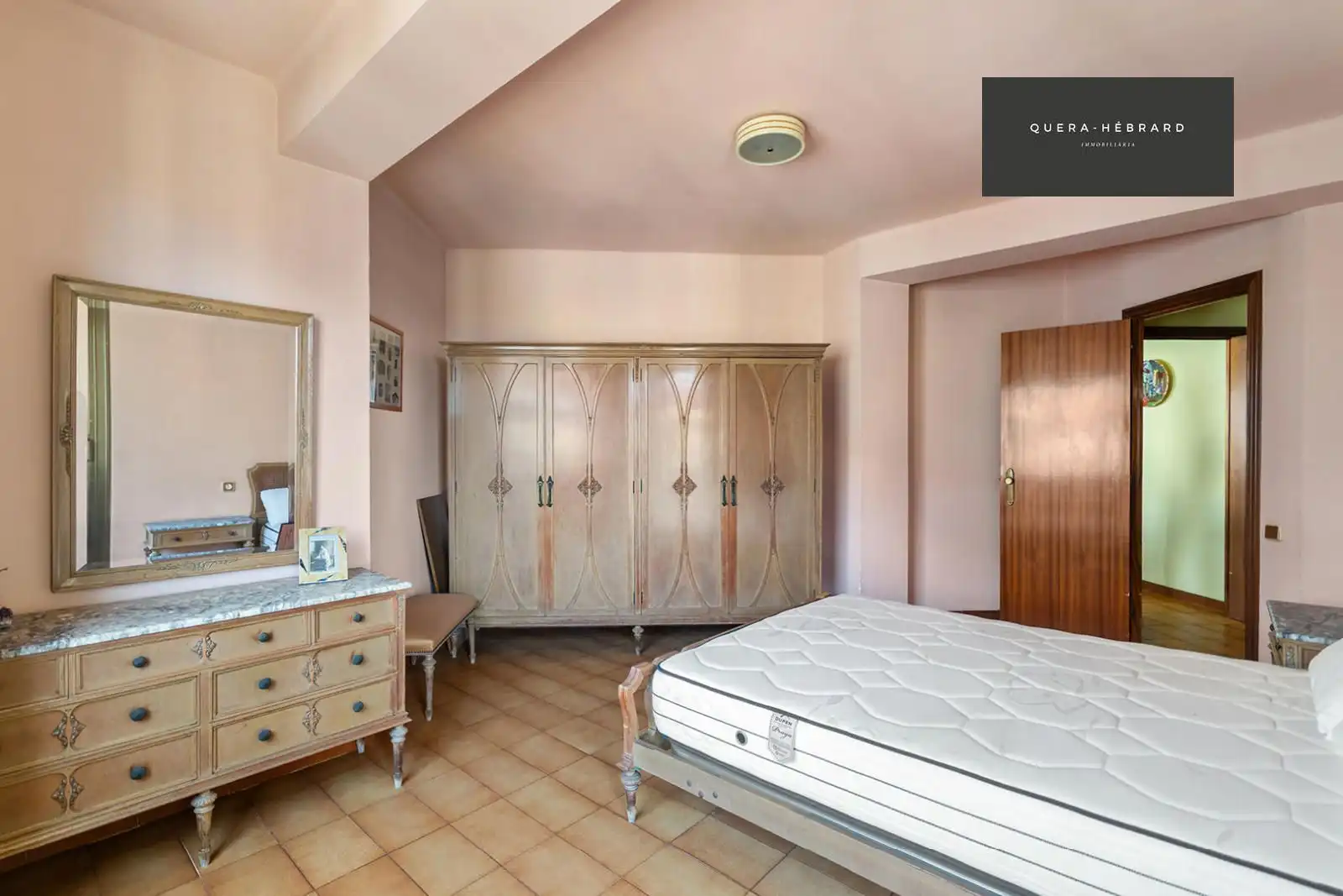 Habitación de Piso en venta en Barcelona con Aire acondicionado, Terraza y Balcón