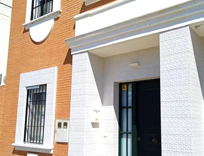 Vista exterior de Casa o chalet en venta en Mairena del Alcor