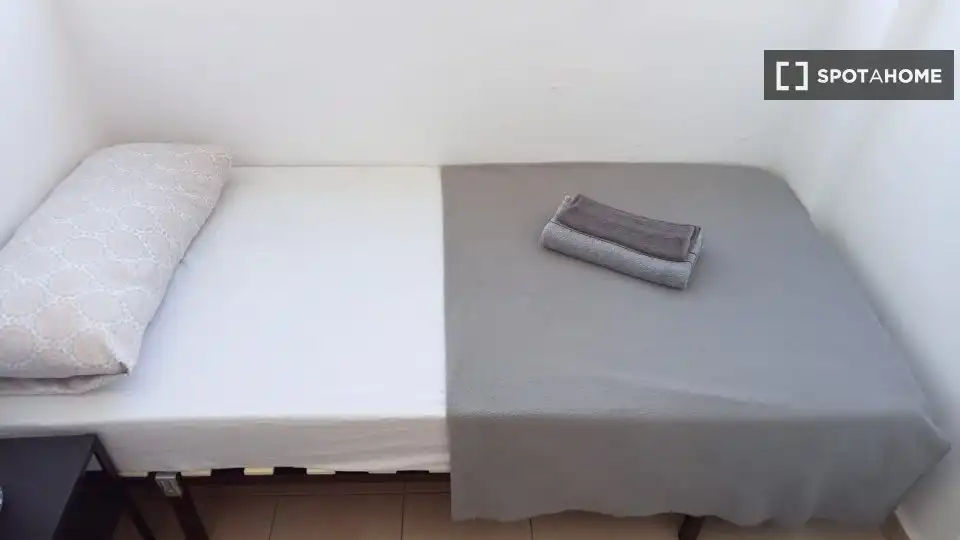 Habitación de Piso para compartir en Moncada con Aire acondicionado, Calefacción y Amueblado