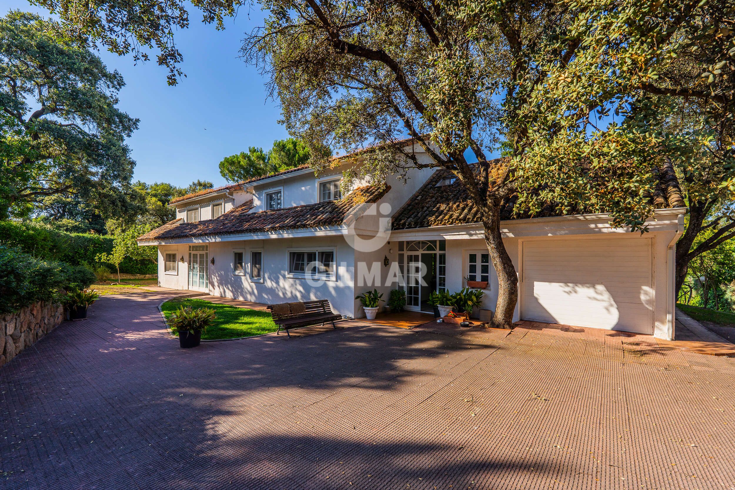 Exterior view of House or chalet for sale in Pozuelo de Alarcón  with Heating, Private garden and Swimming Pool