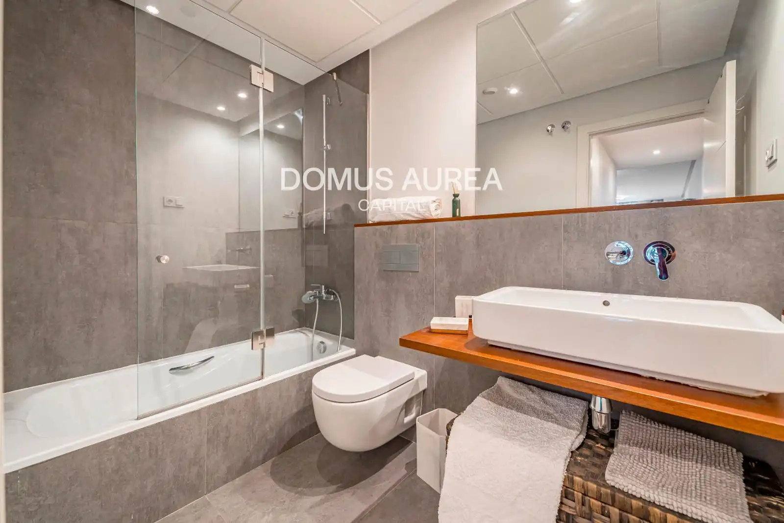 Badezimmer von Wohnung zum Verkauf in Madrid mit Klimaanlage, Heizung und Terrasse