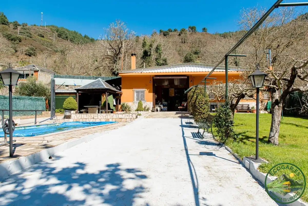 Vista exterior de Casa o chalet en venta en Trabadelo con Calefacción y Amueblado