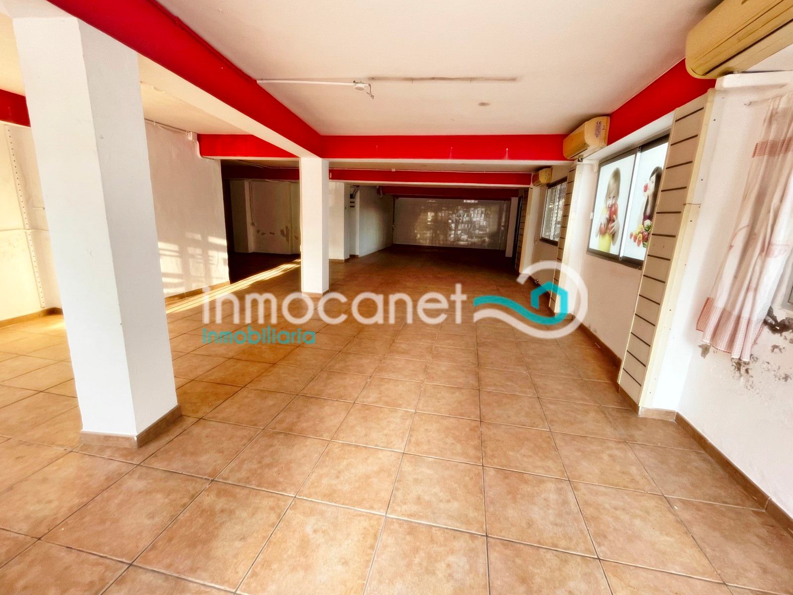 Premises for sale in Oliva  with Air Conditioner