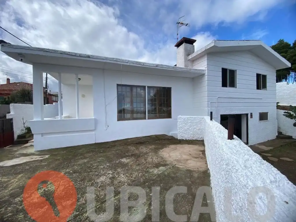 Vista exterior de Casa o xalet en venda en San Cristóbal de la Laguna amb Jardí privat, Terrassa i Traster
