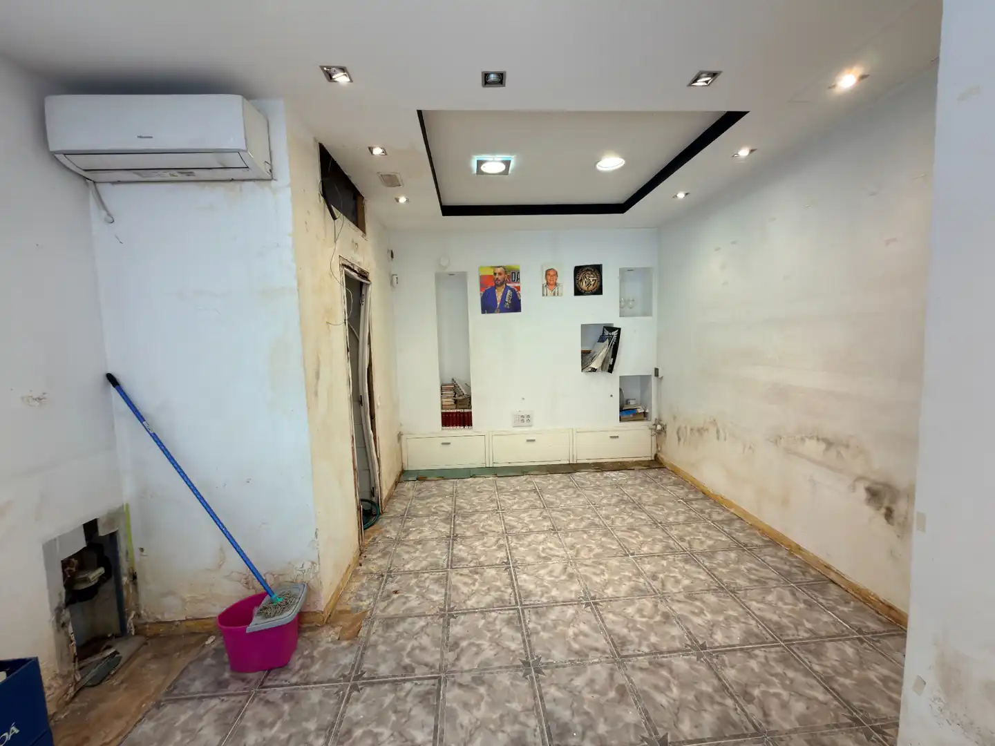 Office for sale in Valencia  with Air Conditioner, Heating and Alarm