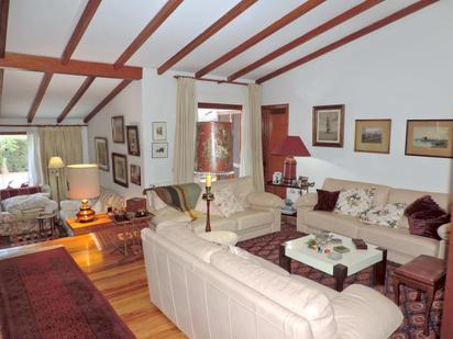 Living room of House or chalet for sale in Santa Brígida  with Heating, Private garden and Parquet flooring